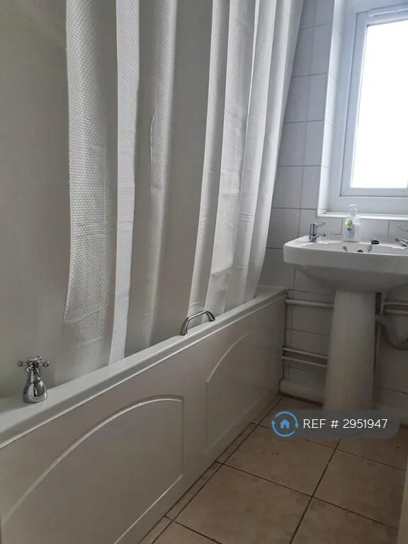 3 bedroom maisonette for rent