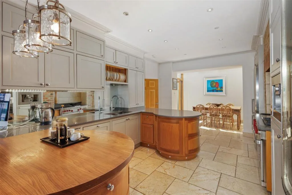 5 bedroom town house for rent