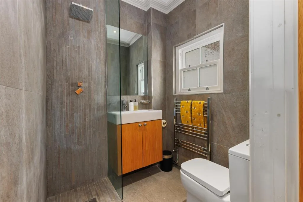 5 bedroom town house for rent