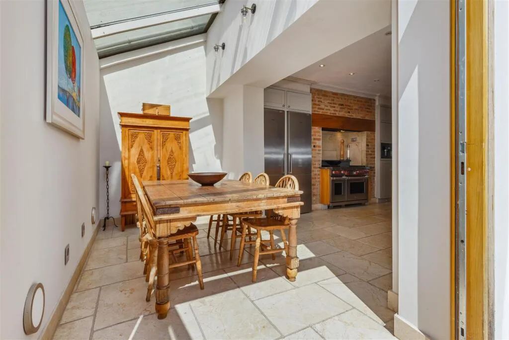 5 bedroom town house for rent