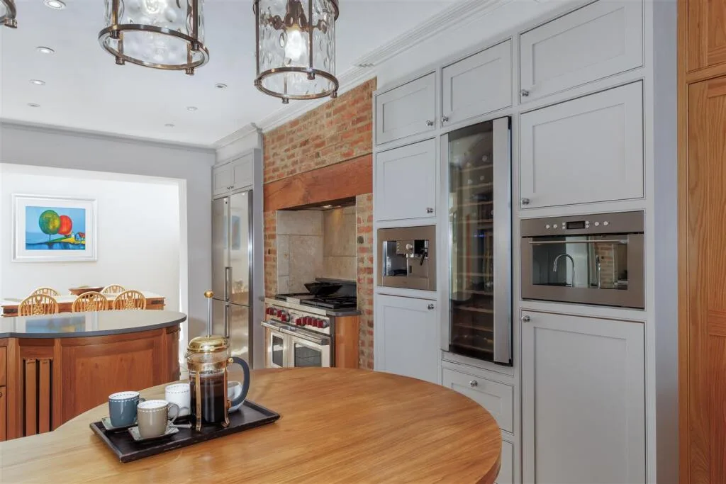 5 bedroom town house for rent