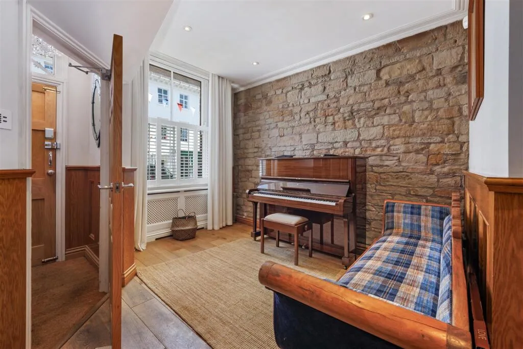 5 bedroom town house for rent
