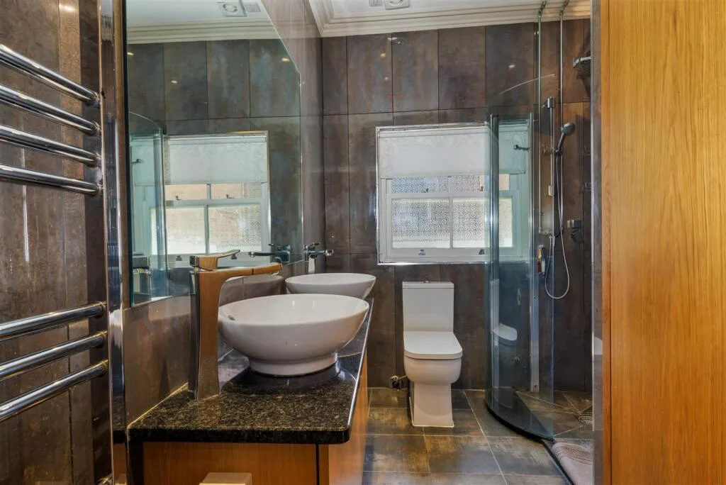 5 bedroom town house for rent