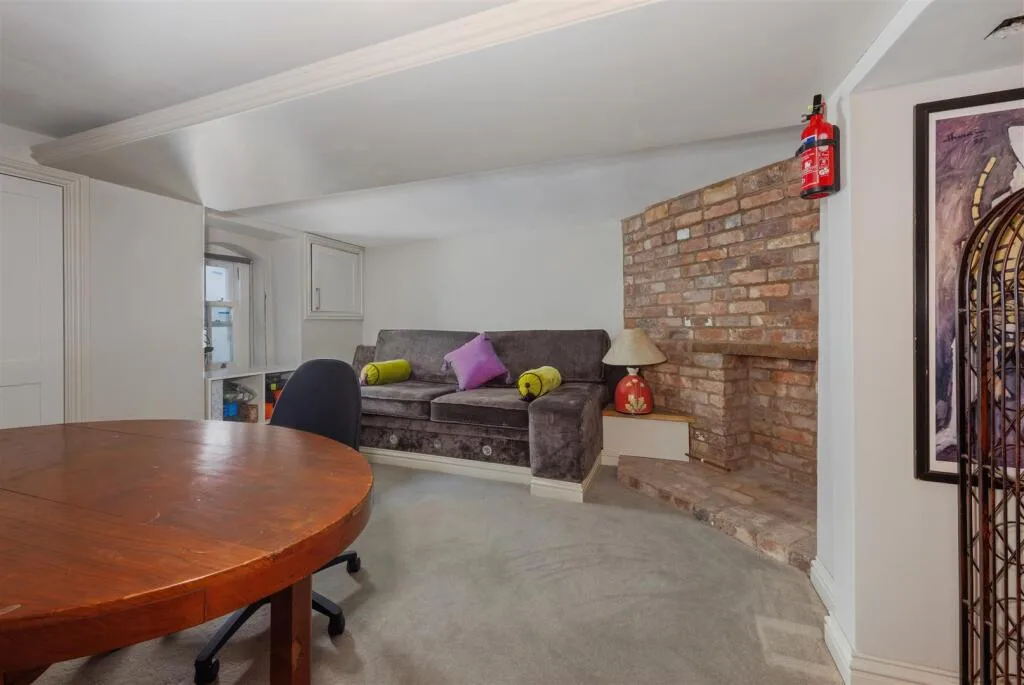 5 bedroom town house for rent
