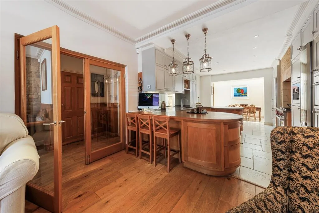 5 bedroom town house for rent