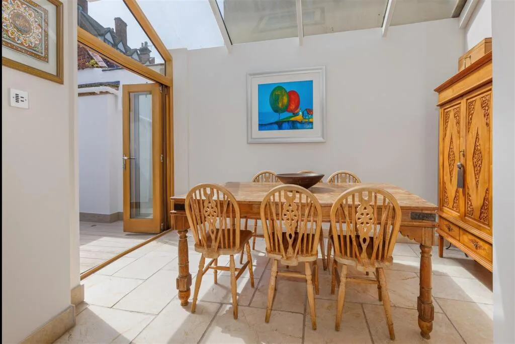 5 bedroom town house for rent