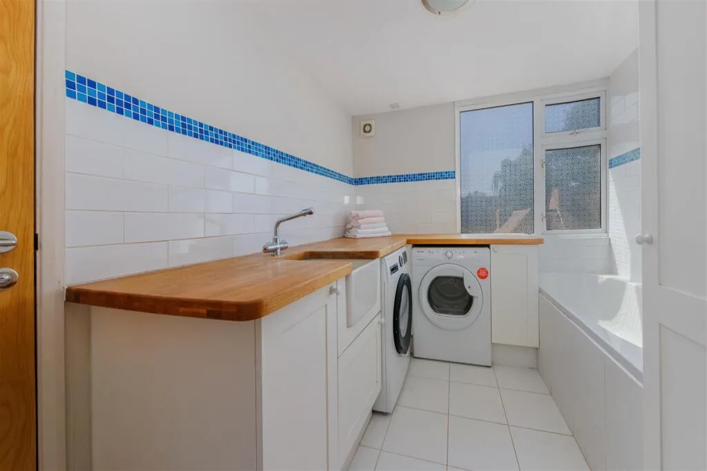 5 bedroom town house for rent