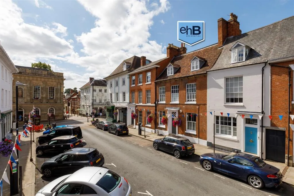 5 bedroom town house for rent