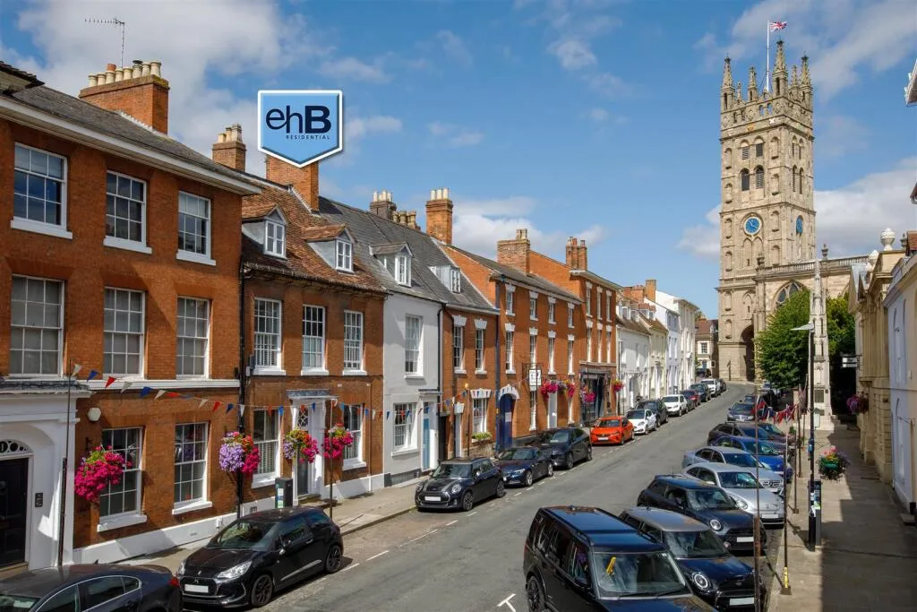 5 bedroom town house for rent