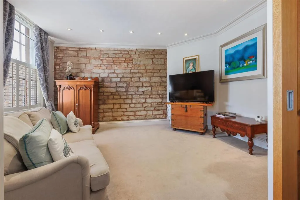 5 bedroom town house for rent