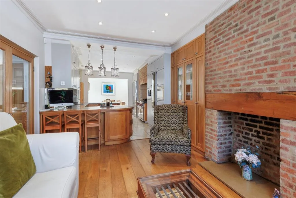 5 bedroom town house for rent