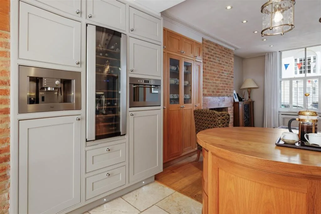 5 bedroom town house for rent