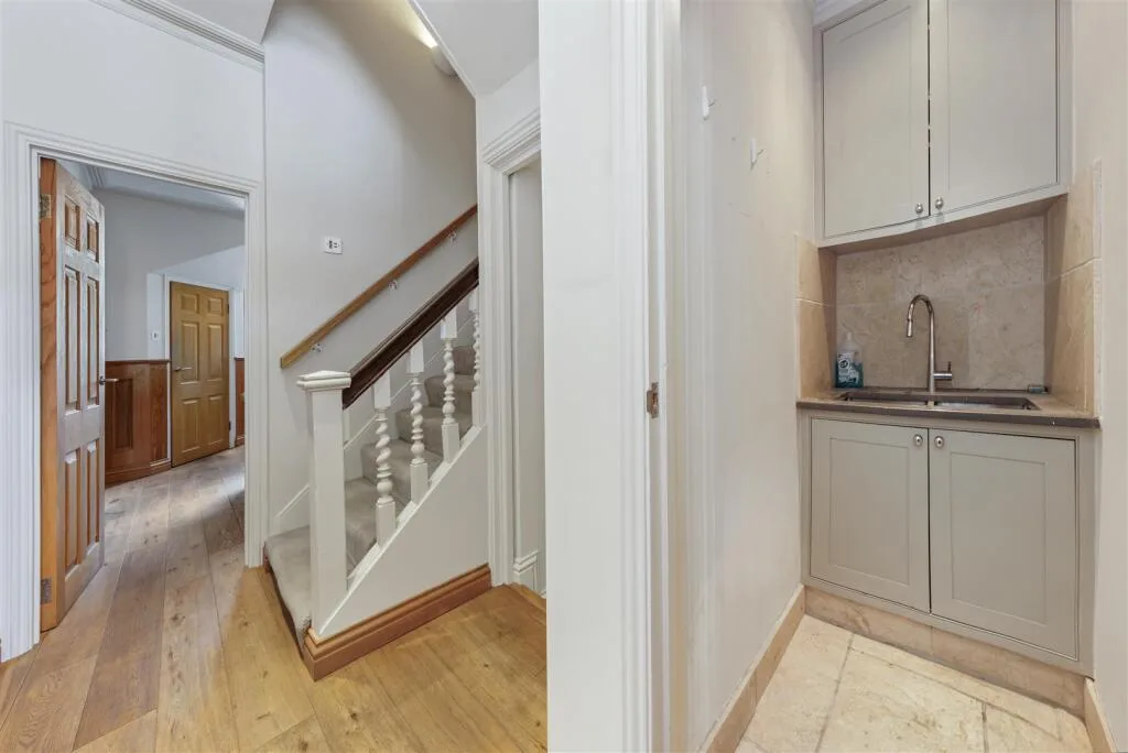 5 bedroom town house for rent
