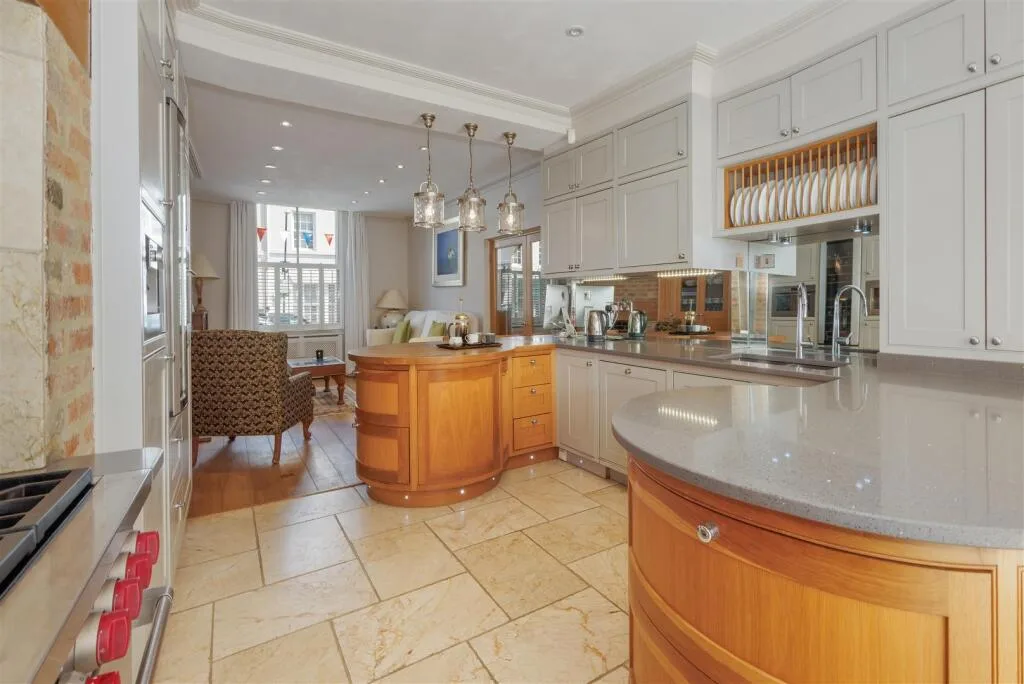 5 bedroom town house for rent