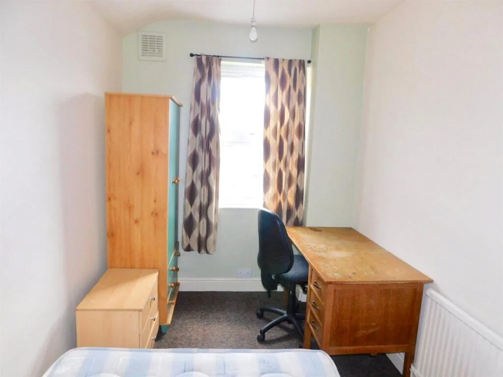 4 bedroom terraced house for rent