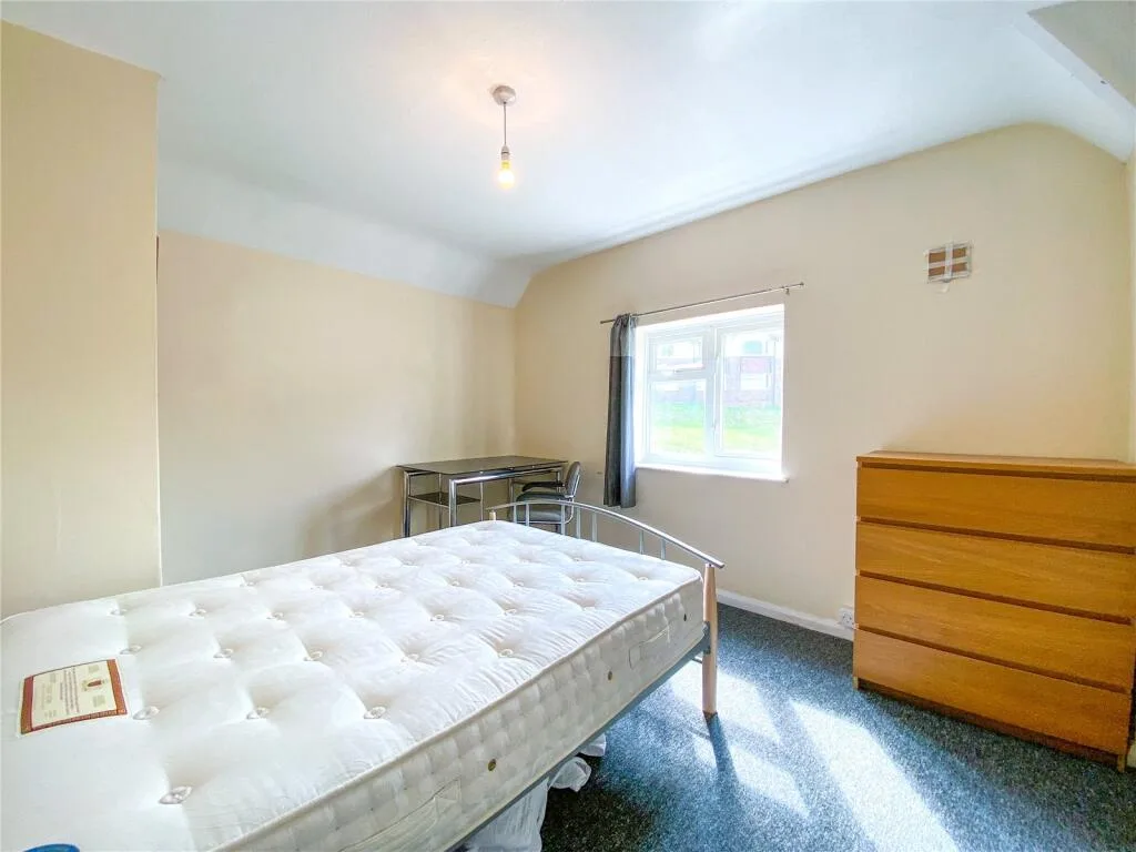 4 bedroom semi-detached house for rent