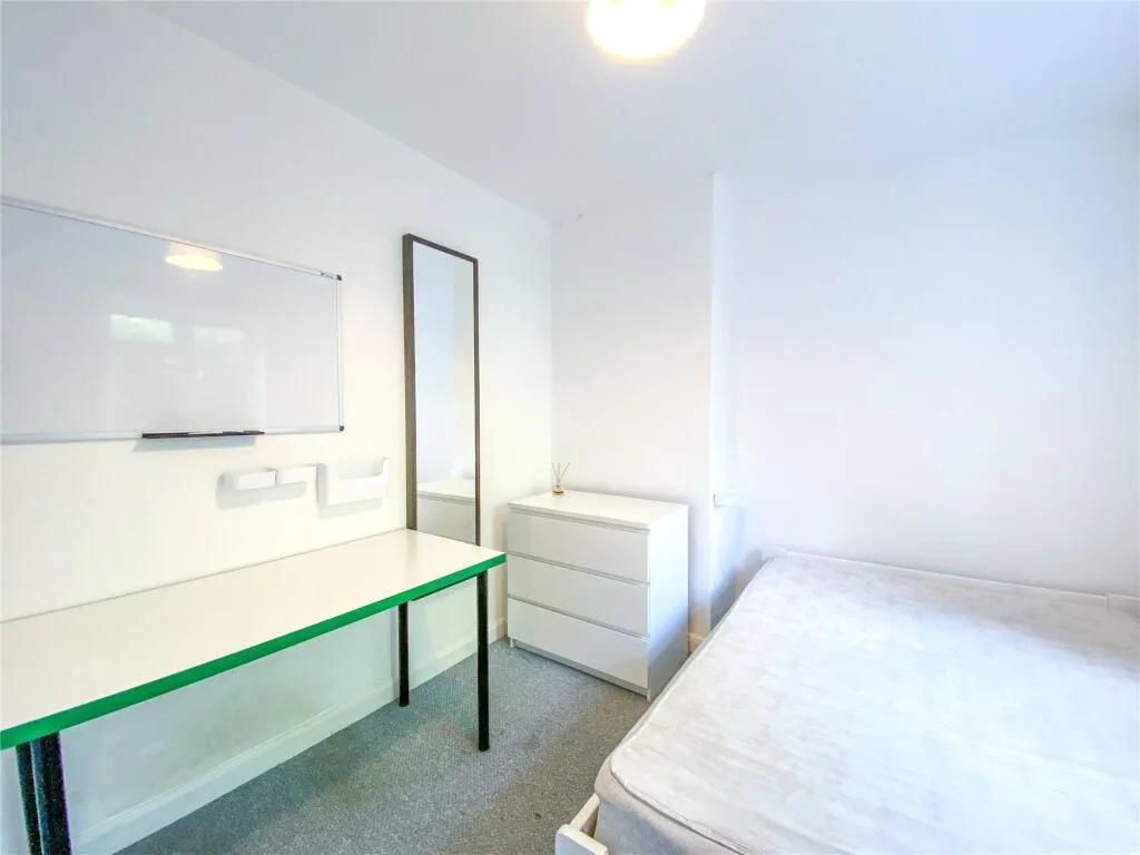 4 bedroom semi-detached house for rent