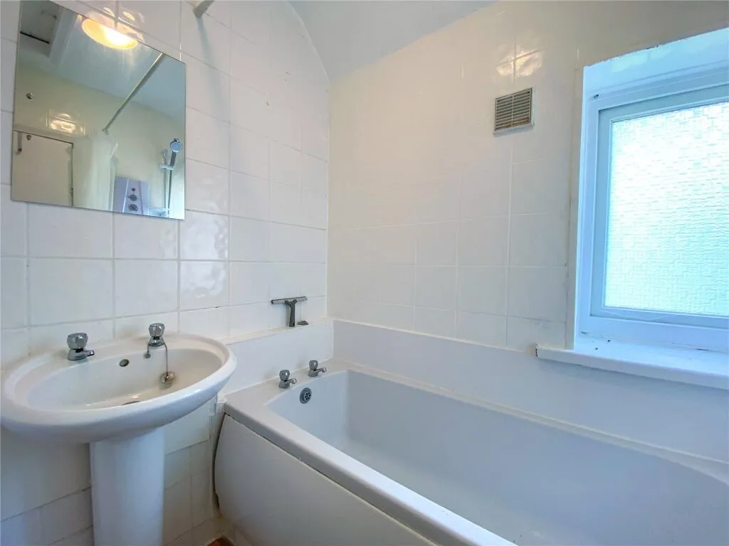 4 bedroom semi-detached house for rent