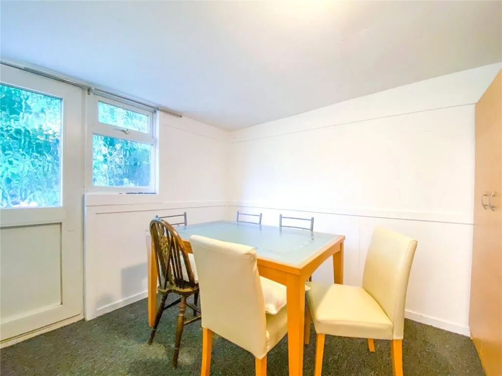 4 bedroom semi-detached house for rent