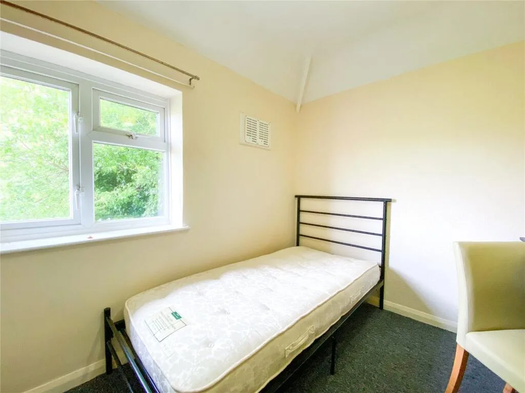 4 bedroom semi-detached house for rent