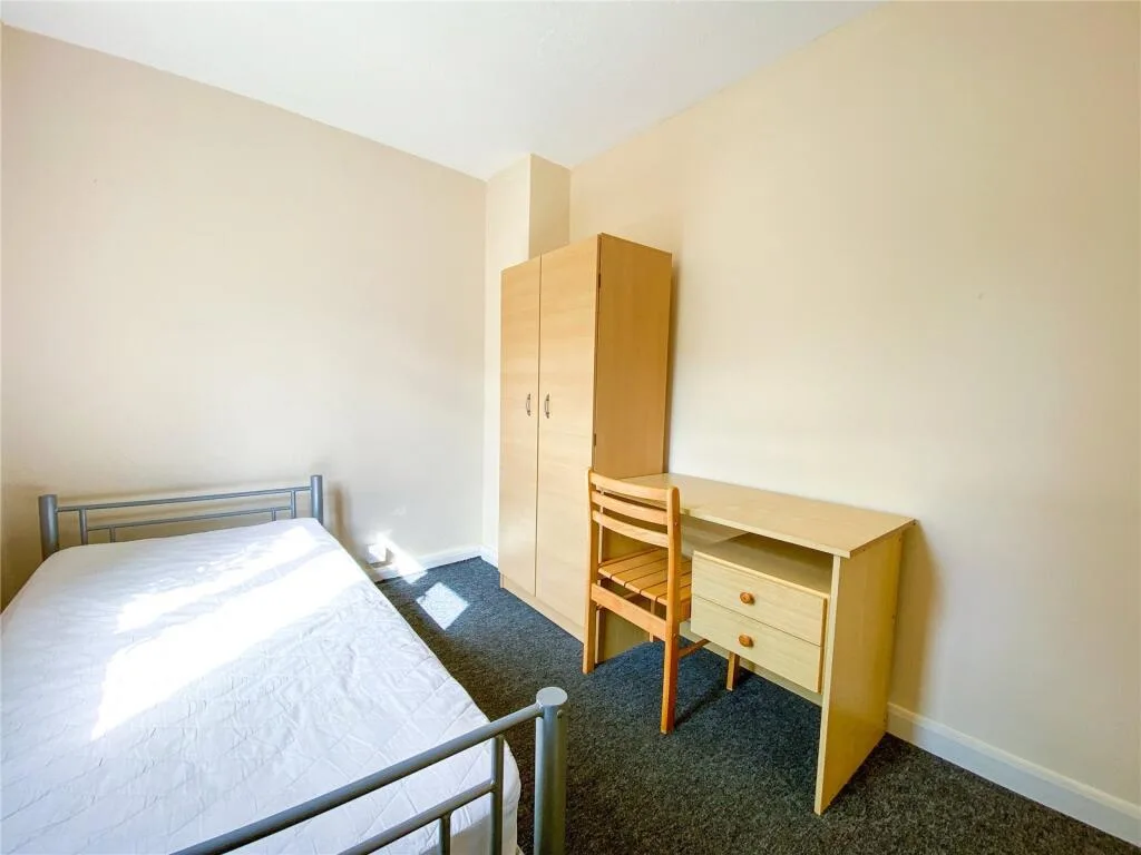 4 bedroom semi-detached house for rent
