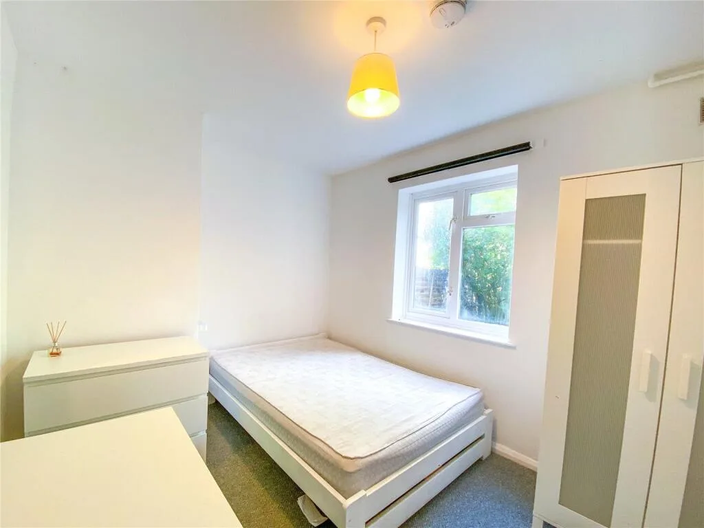 4 bedroom semi-detached house for rent