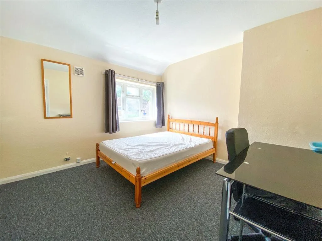 4 bedroom semi-detached house for rent