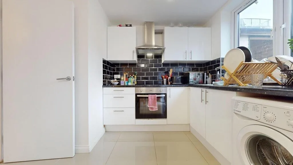 1 bedroom house share for rent