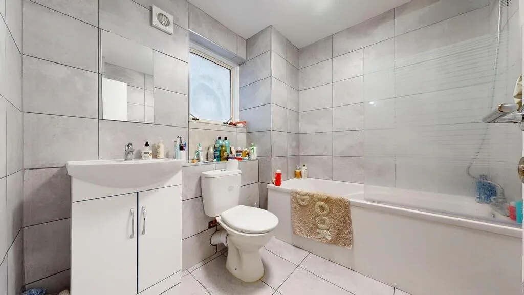 1 bedroom house share for rent