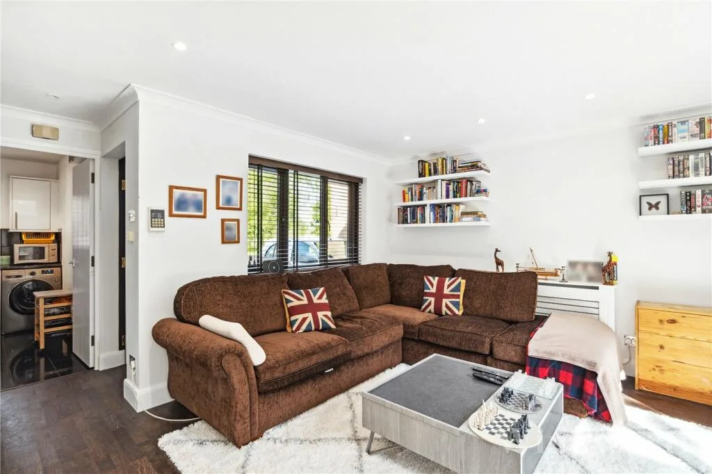 2 bedroom end of terrace house for rent
