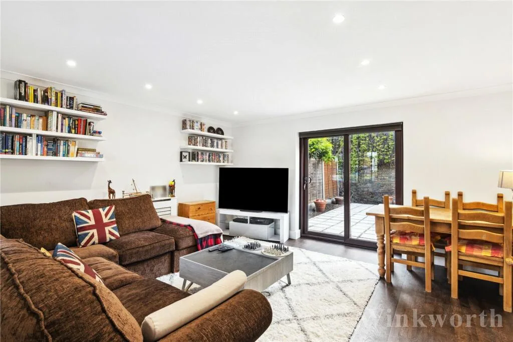 2 bedroom end of terrace house for rent