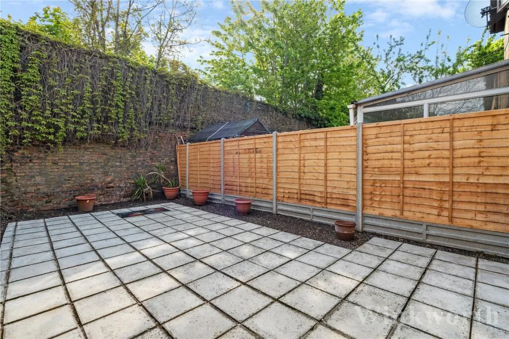 2 bedroom end of terrace house for rent