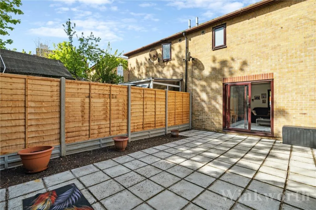2 bedroom end of terrace house for rent