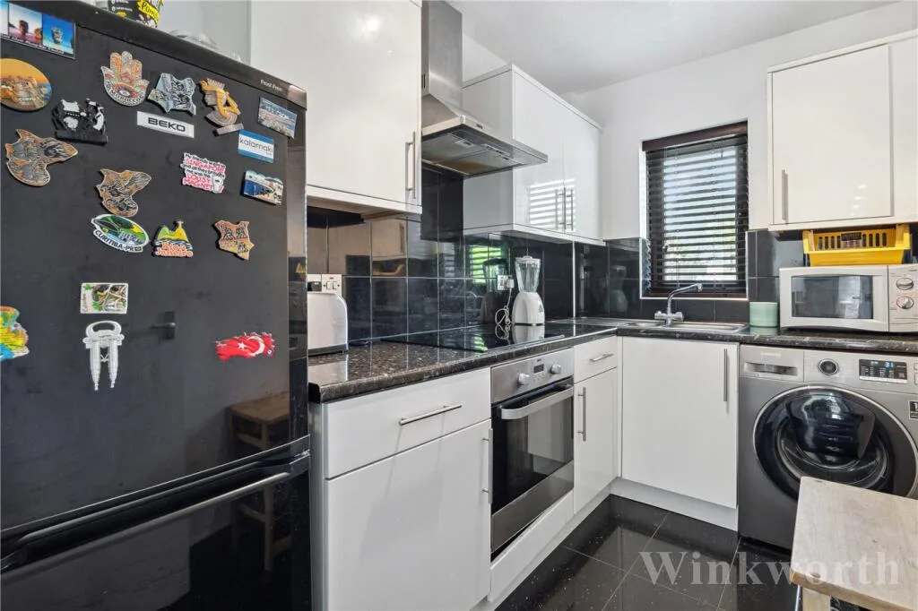2 bedroom end of terrace house for rent