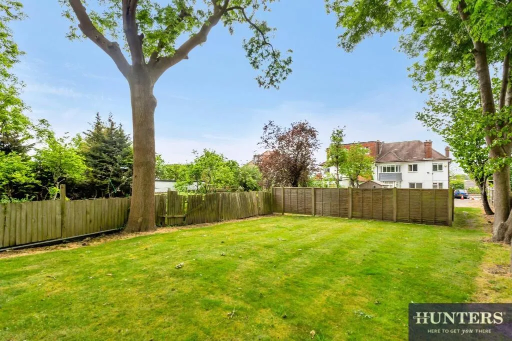 2 bedroom maisonette for rent