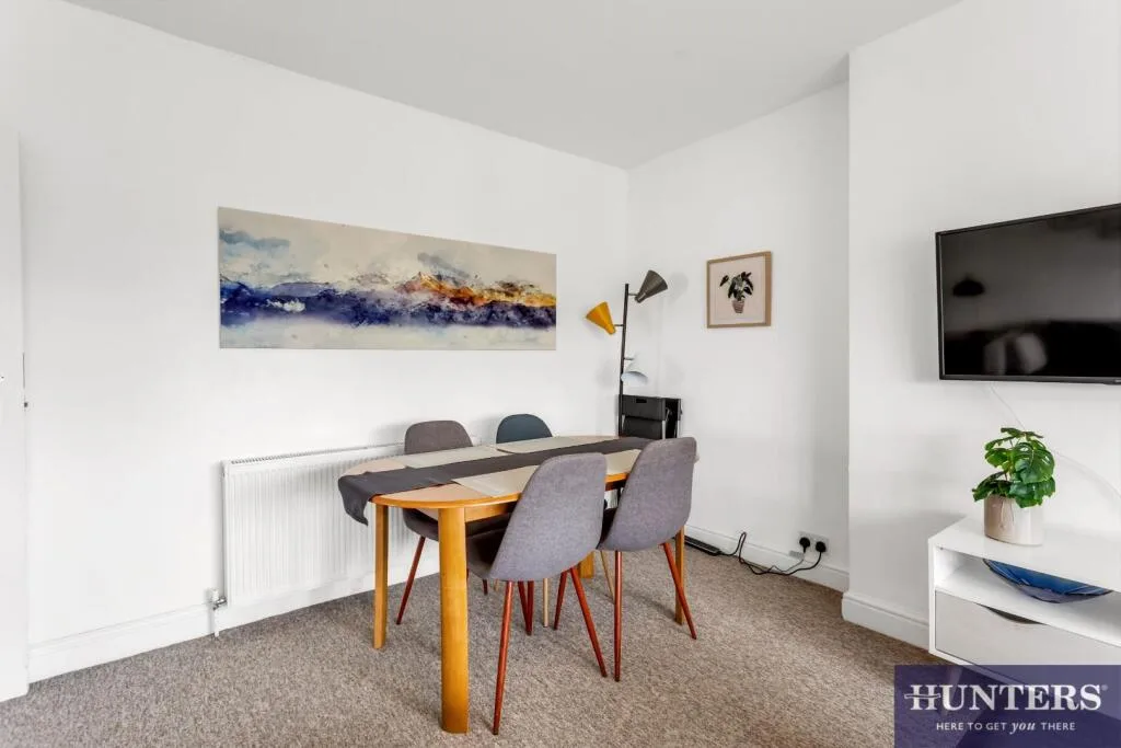 2 bedroom maisonette for rent