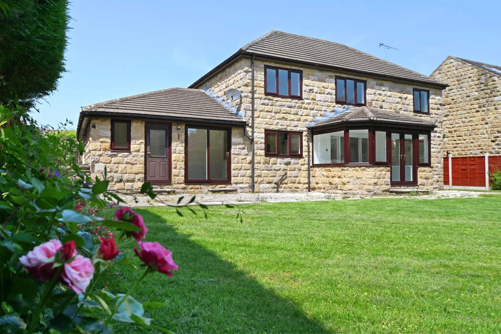 4 bedroom detached house for rent