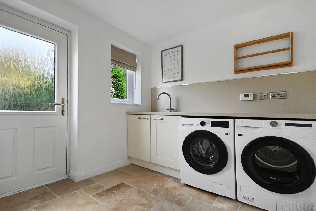 4 bedroom detached house for rent