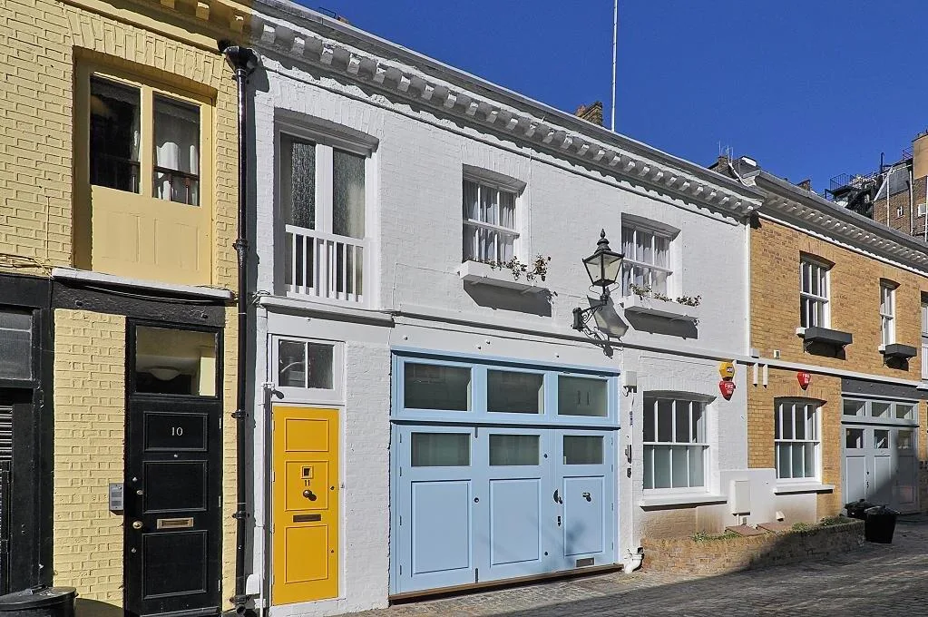 3 bedroom mews property for rent