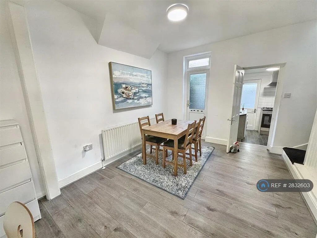 3 bedroom end of terrace house for rent