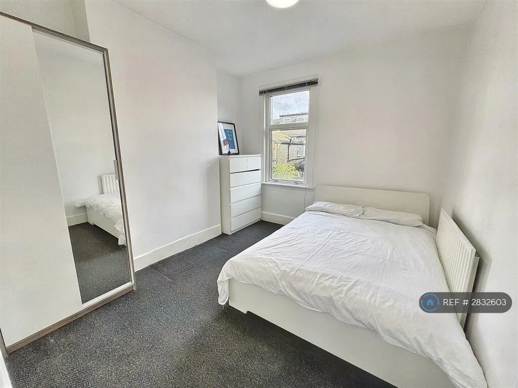 3 bedroom end of terrace house for rent