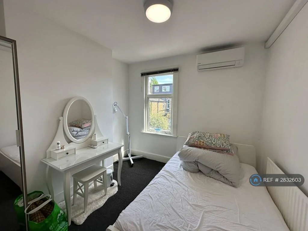 3 bedroom end of terrace house for rent