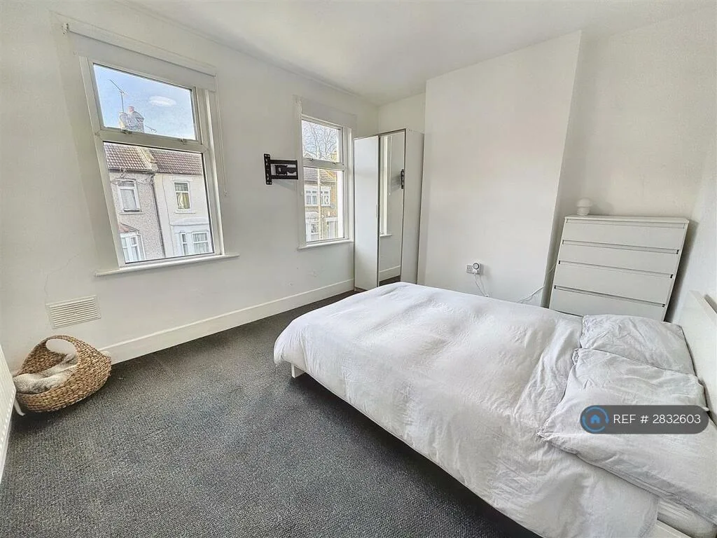 3 bedroom end of terrace house for rent