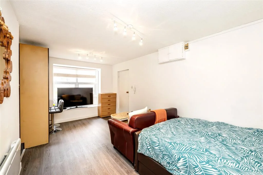 Studio flat for rent