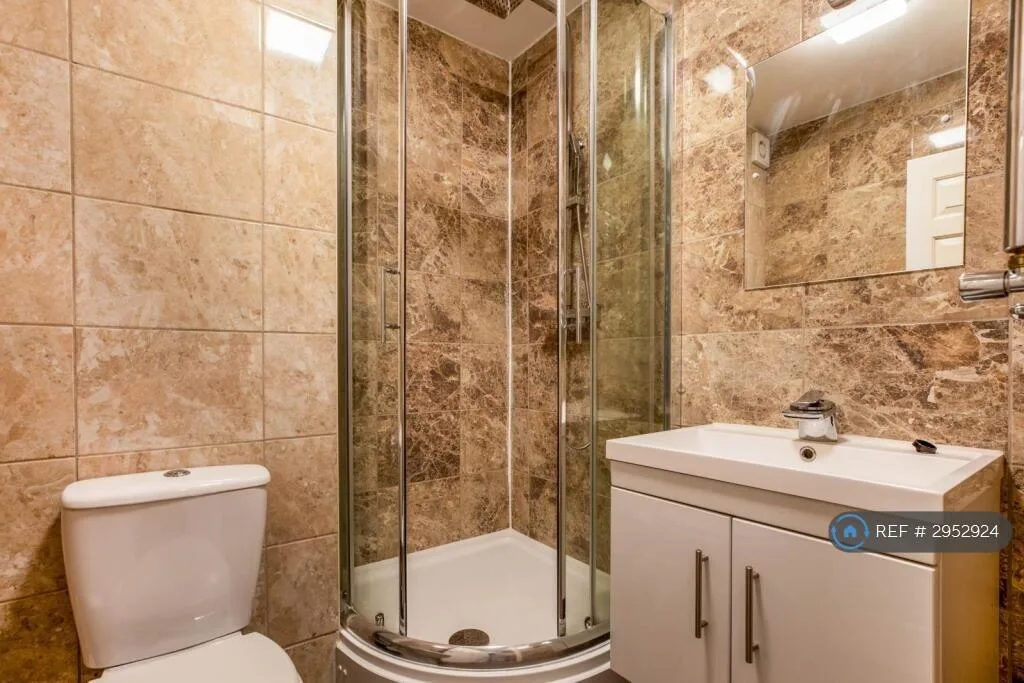 5 bedroom flat for rent