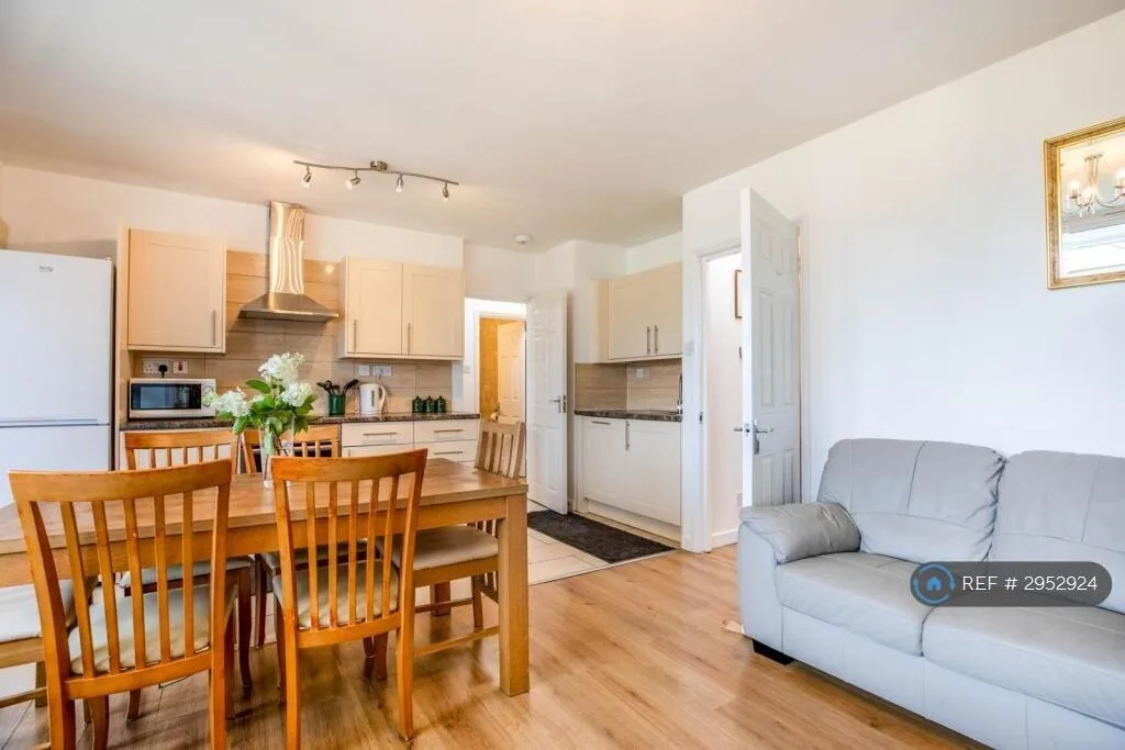 5 bedroom flat for rent