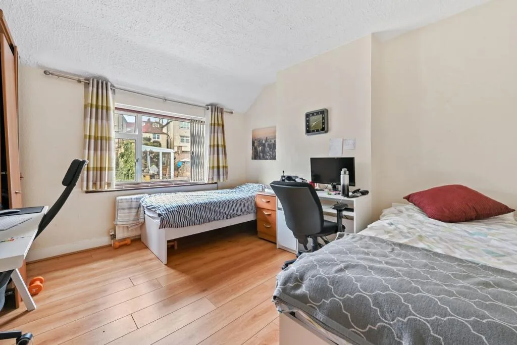 3 bedroom semi-detached house for rent