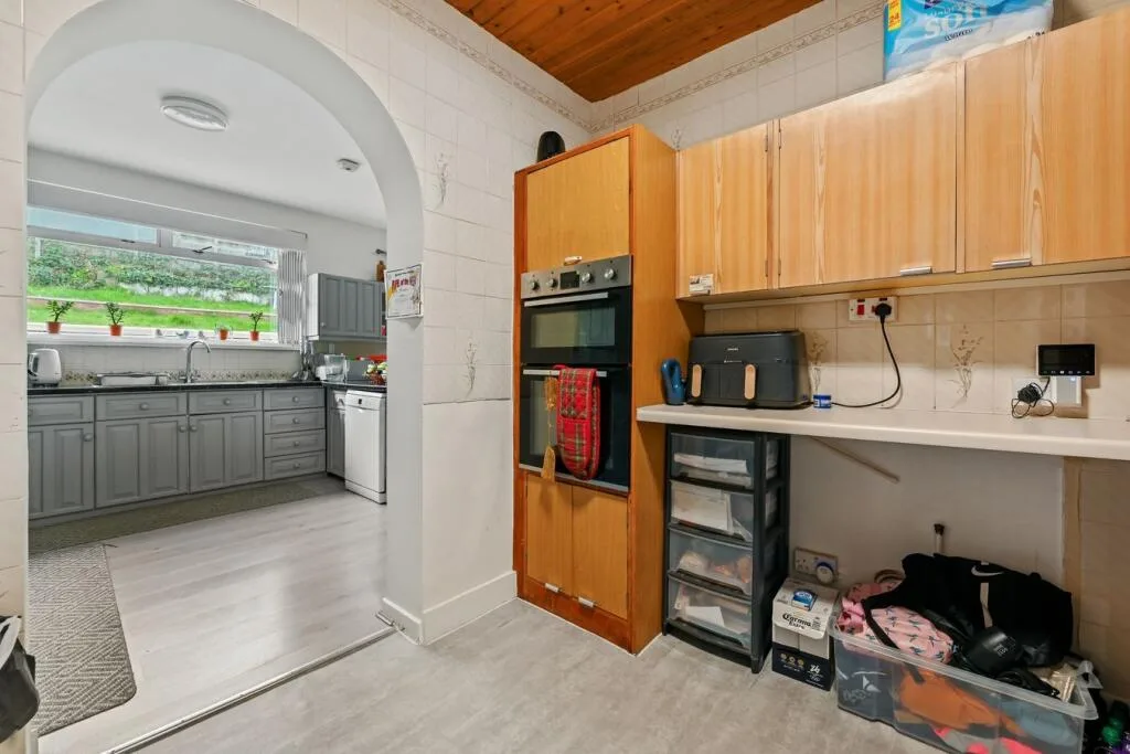 3 bedroom semi-detached house for rent