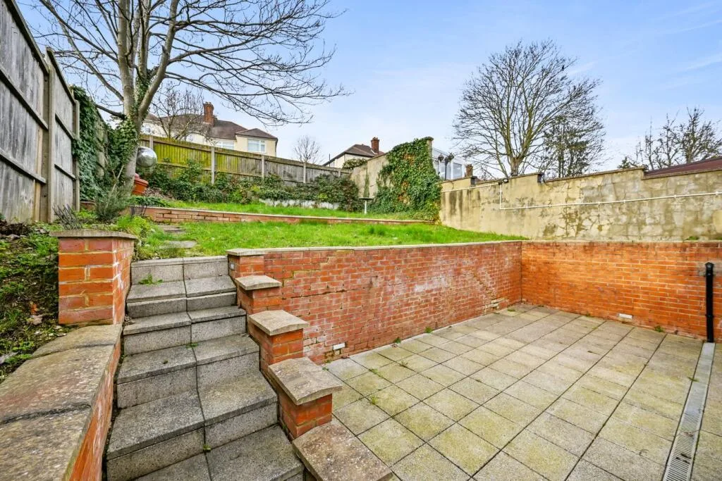 3 bedroom semi-detached house for rent