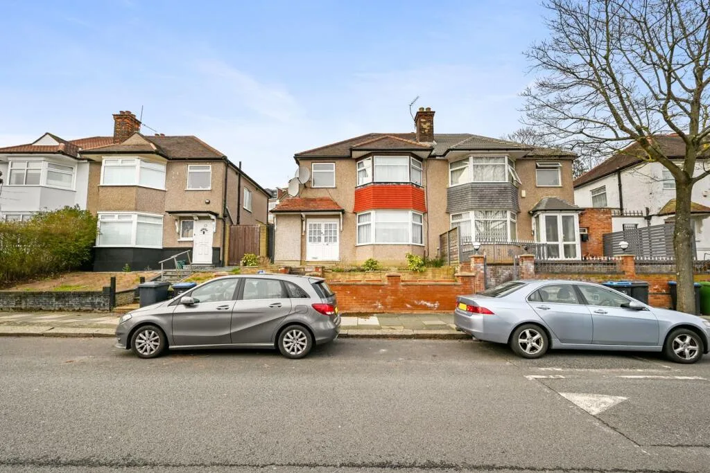 3 bedroom semi-detached house for rent